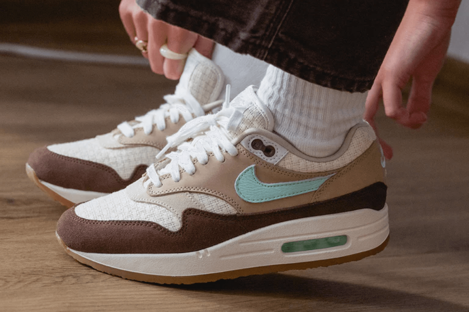 Top 10 beige sneakers van dit moment