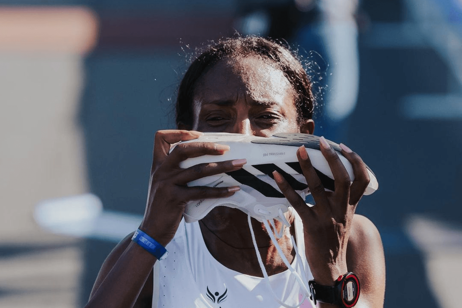 De recordbrekende adidas Adizero Adios Pro Evo 1 'White' dropt binnenkort