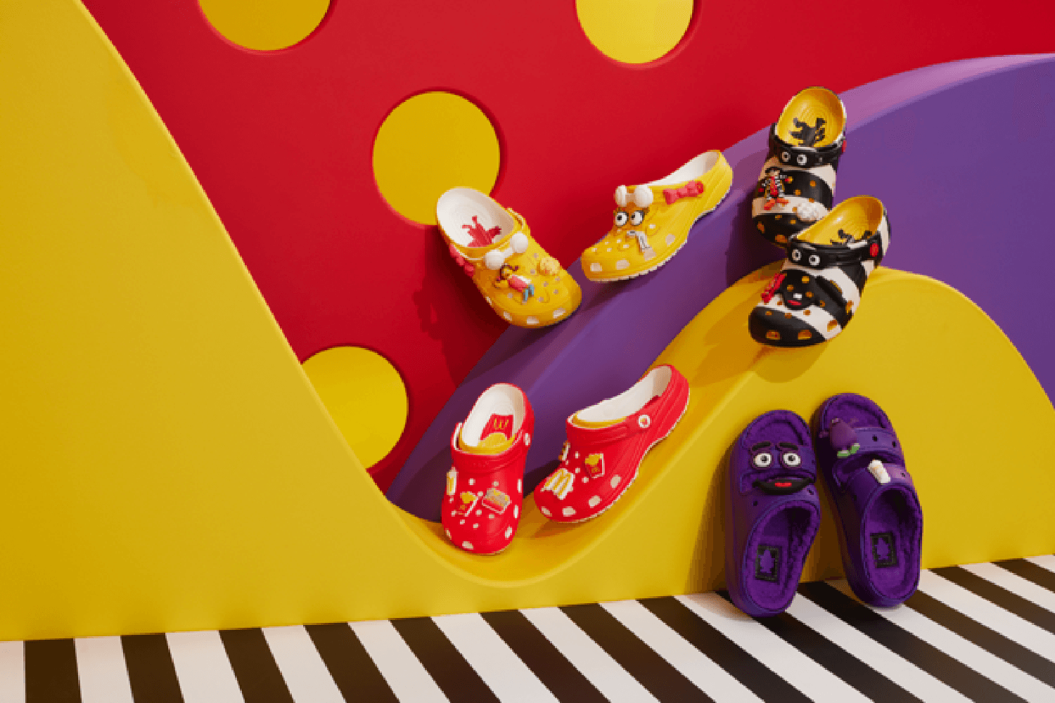 De McDonald's x Crocs collectie