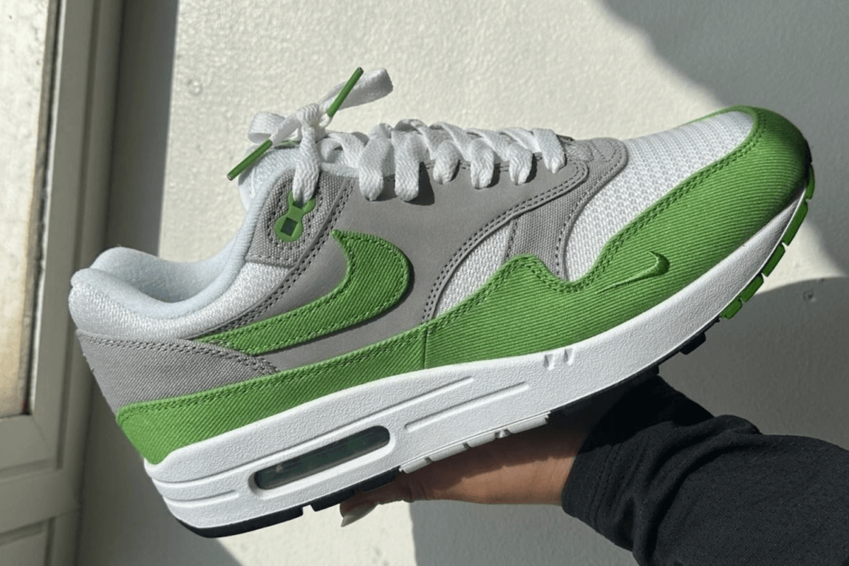 Up-close beelden van de Patta x Nike Air Max 1 'Chlorophyll' 2024
