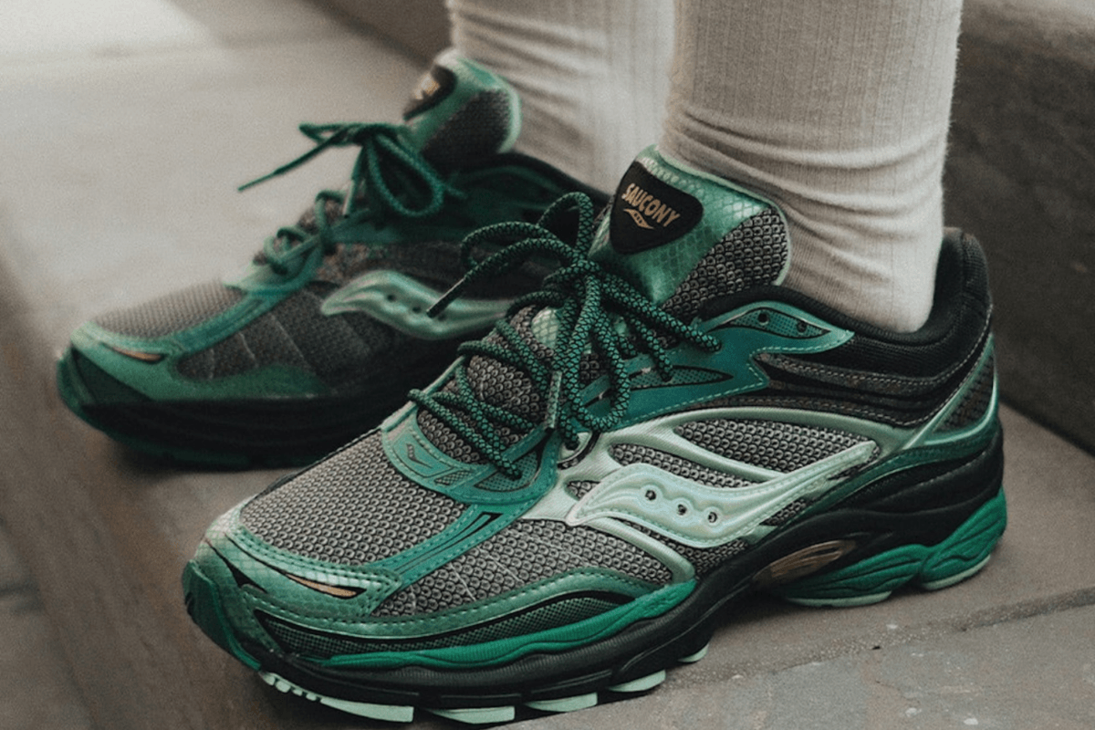 De Saucony Progrid Omni 9 'Glowaconstrictor' viert het jaar van de slang