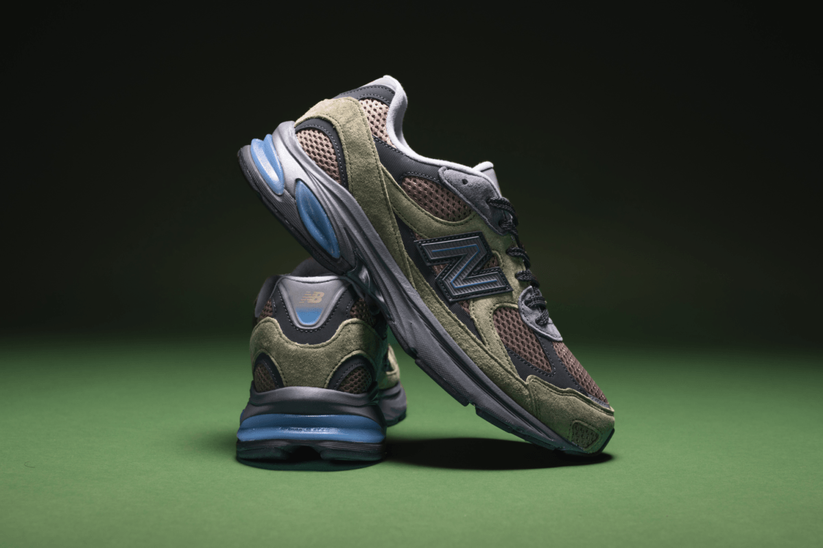 De New Balance 2010 'Dark Olivine &amp; Mushroom' is hier