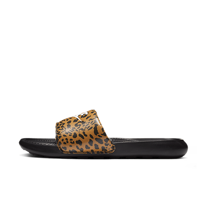 Nike Victori One CN9676-700