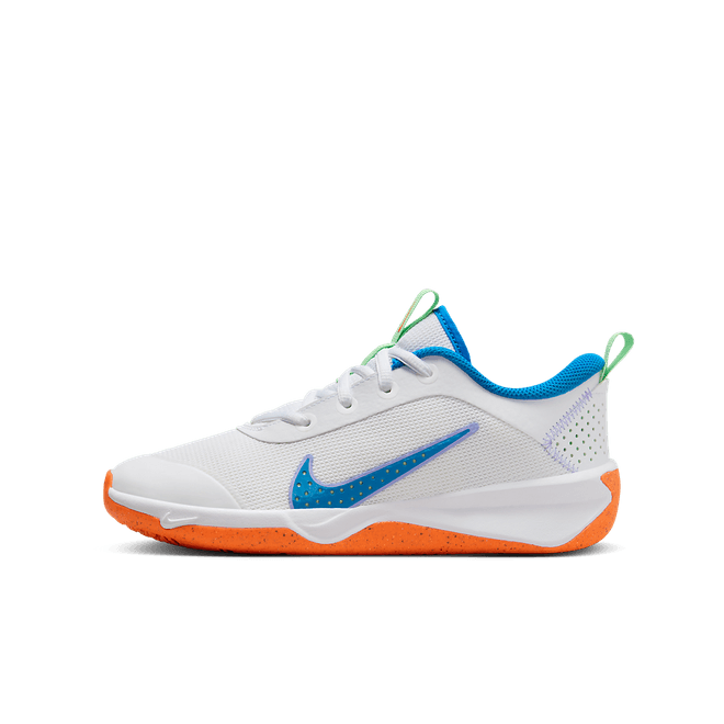Nike Omni Multi-Court Older Kids' Indoor Court DM9027-107