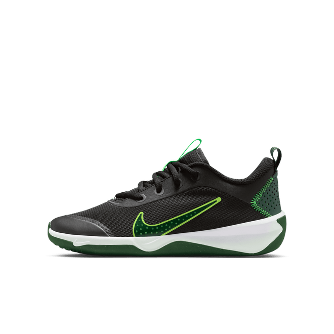 Nike Omni Multi-Court Older Kids' Indoor Court DM9027-012