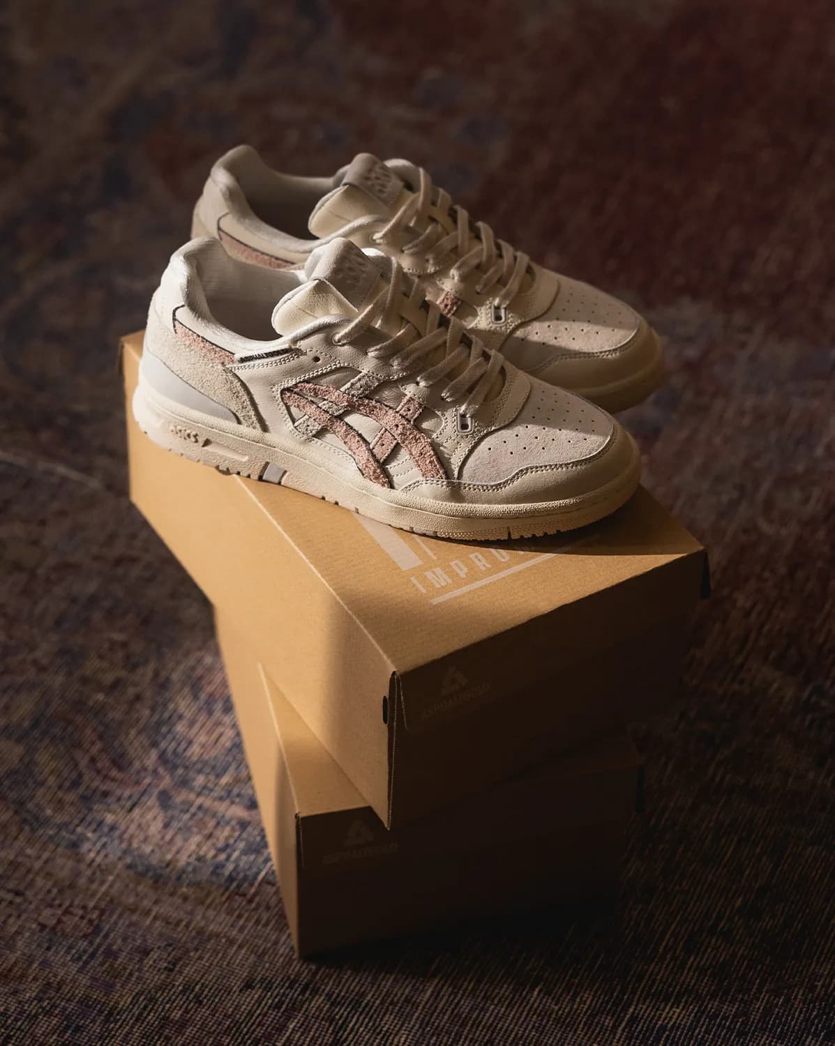 ASICS x Asphaltgold 'Impromptu' op schoenendoos