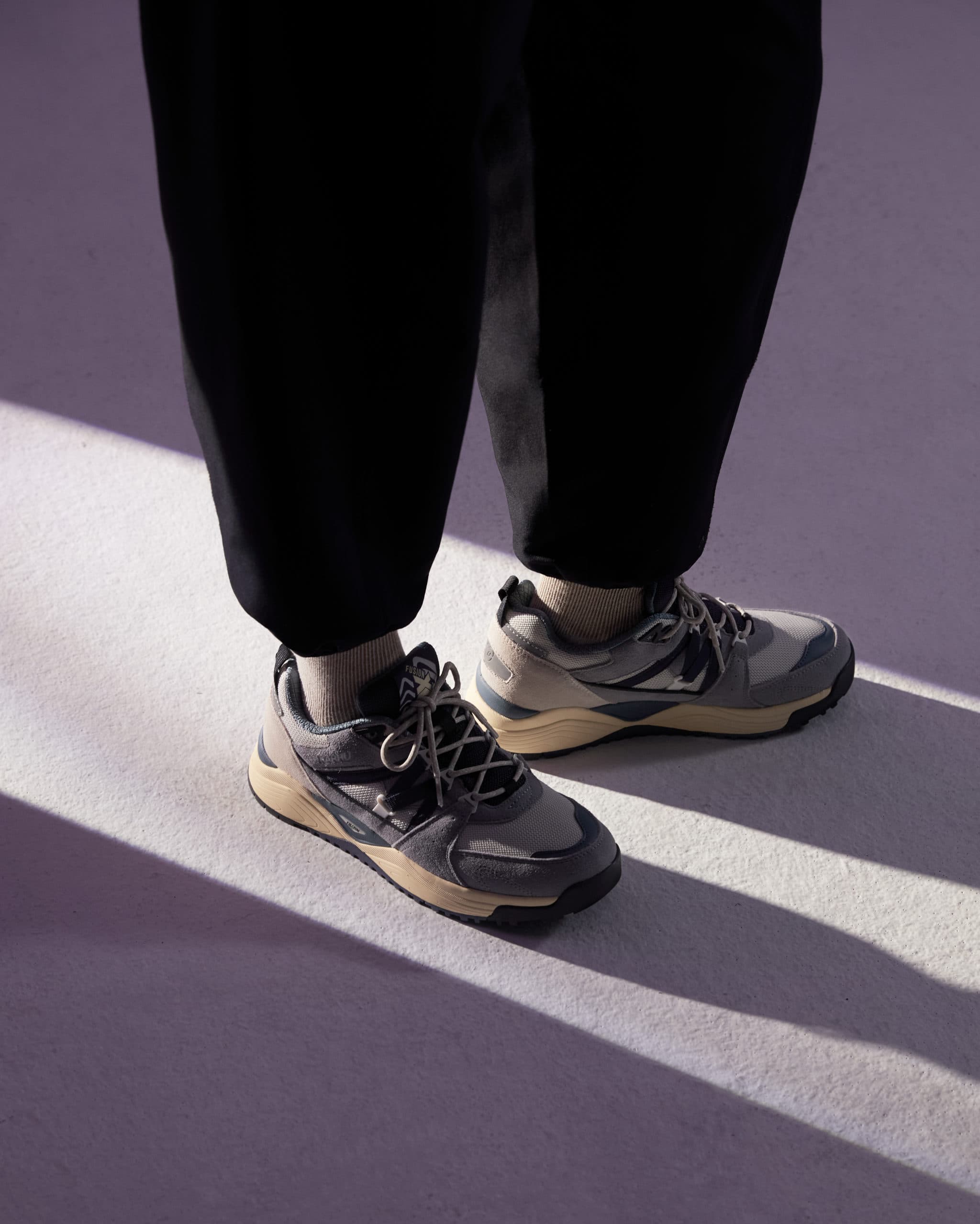 Karhu Fusion XC 'Ultimate Grey' Polar Night Pack on feet