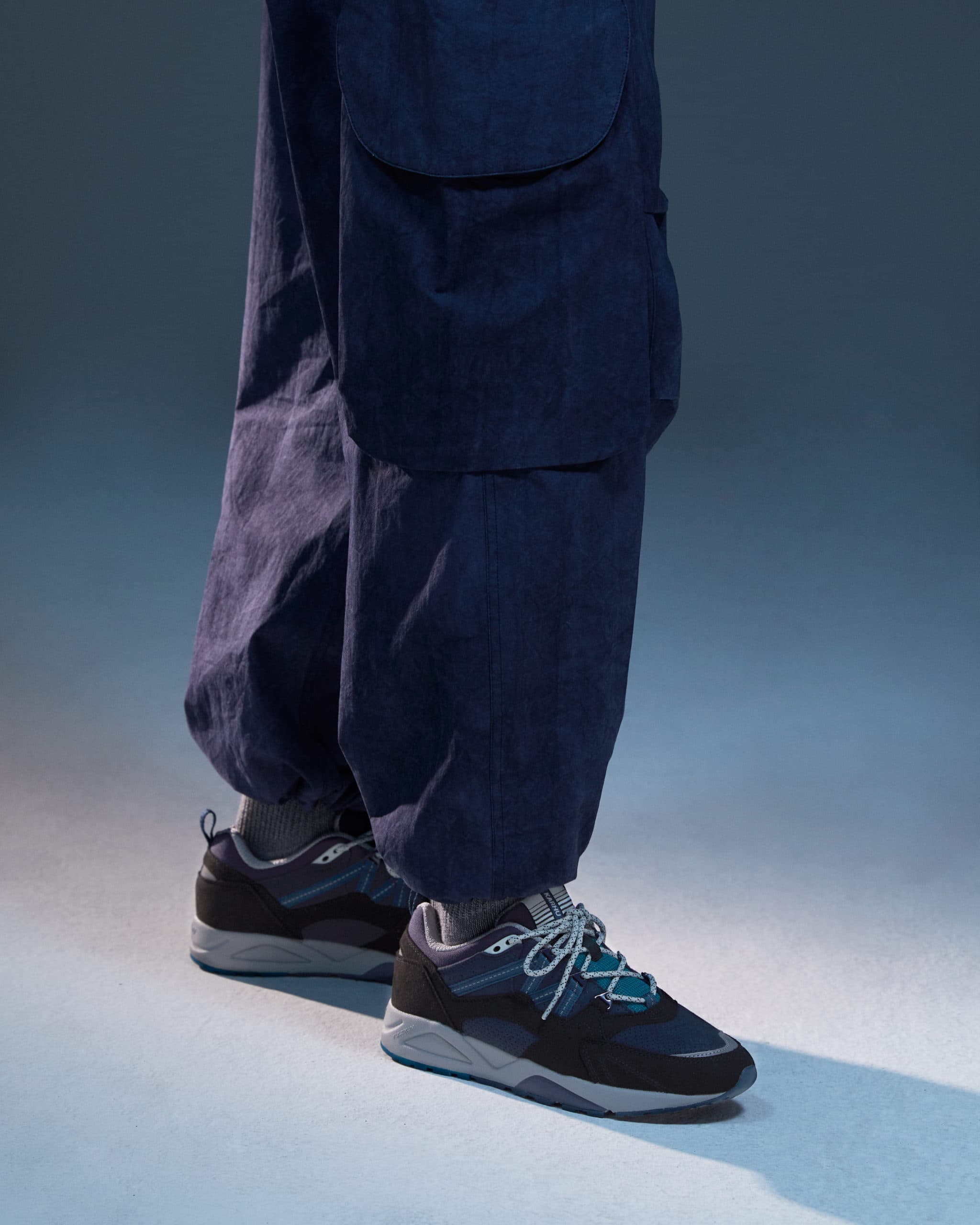 Karhu Fusion 2.0 'Jet Black' Polar Night Pack on feet