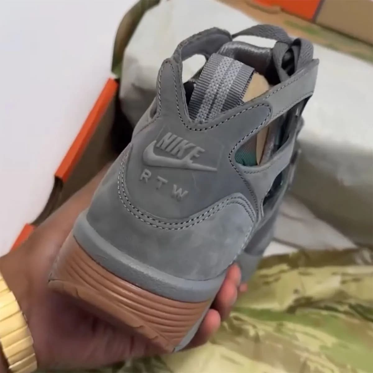 Corteiz x Nike Air Trainer Huarache 'Flat Pewter' FQ8793-001